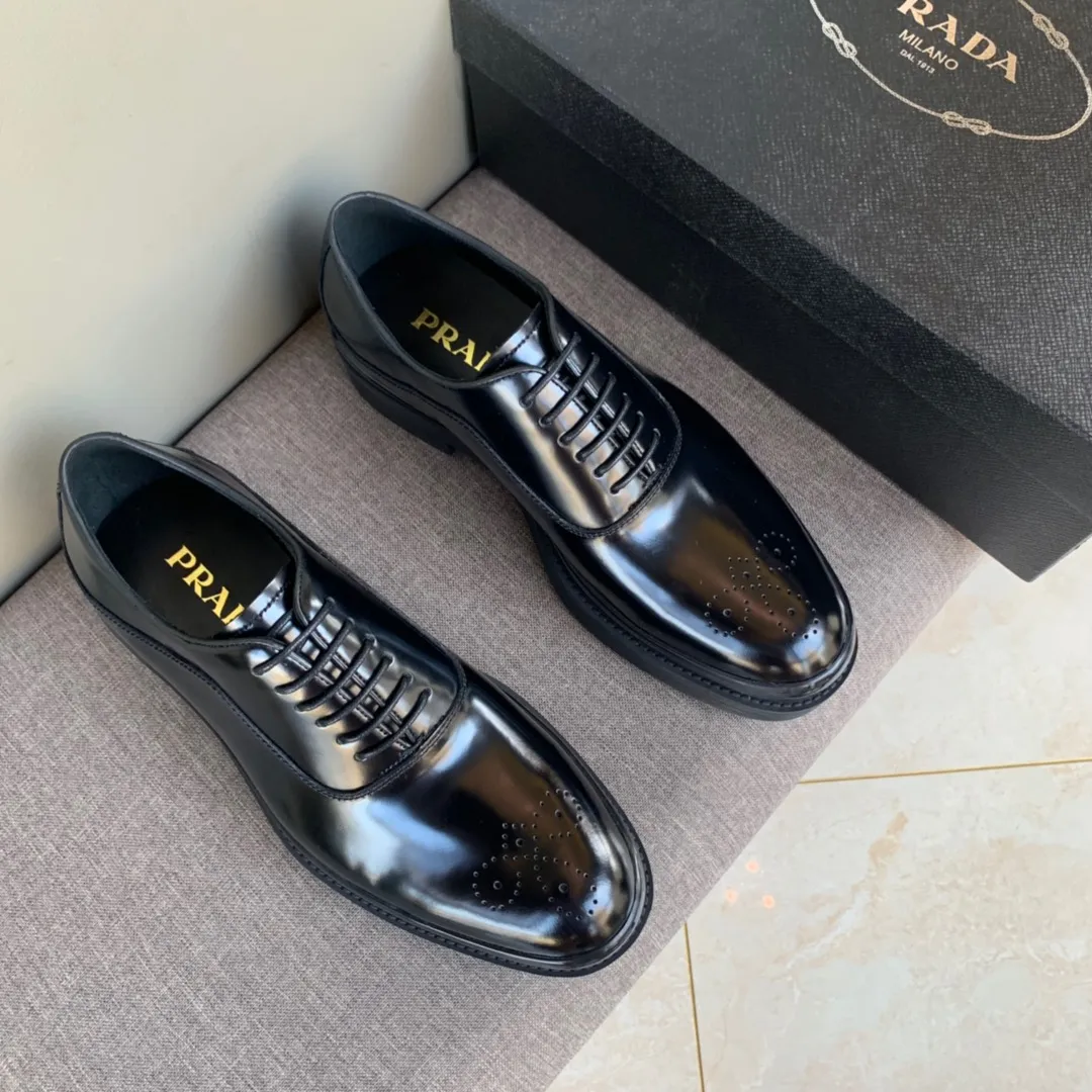 Men's shoes 💰860 💰Best recommendation✨PRADA Prada's top purchasing quality Imported color-brushed edge beads on the uppers Carved toe design Cowhide lining Private molded TPU outsole Non-slip, wear-resistant and elastic Fashionable and versatile Black 39-44 in stock (38, 45 custom-made, non-refundable)
